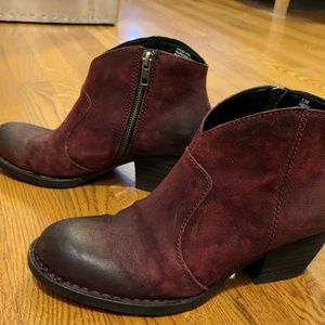 Like new! Born "Michel" ankle boot in burgundy